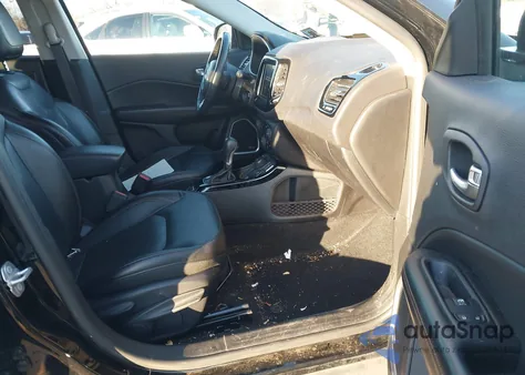 2018 Jeep Compass Limited 4X4 z USA, uszkodzony, nr VIN 3C4NJDCB2JT423691